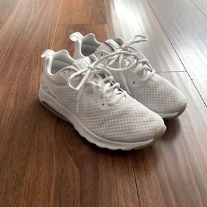 White Nike Air Women 8